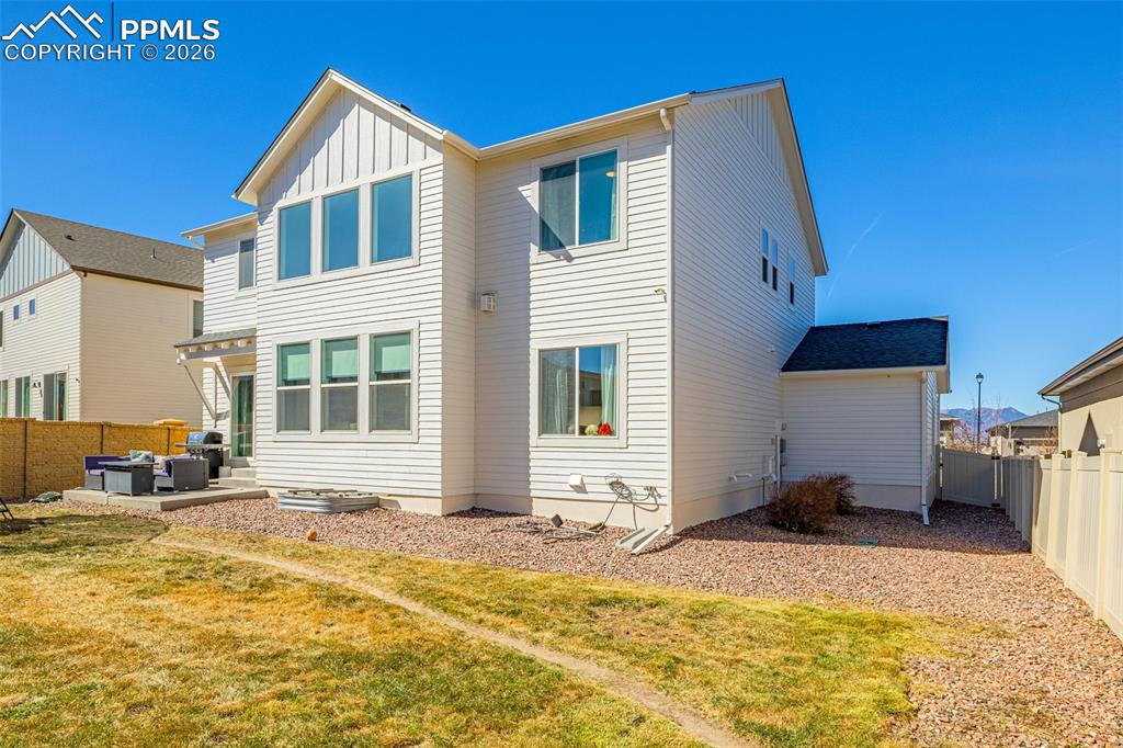 Image 31 of 44: Back of Structure