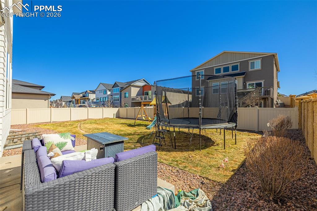 Image 33 of 44: Yard