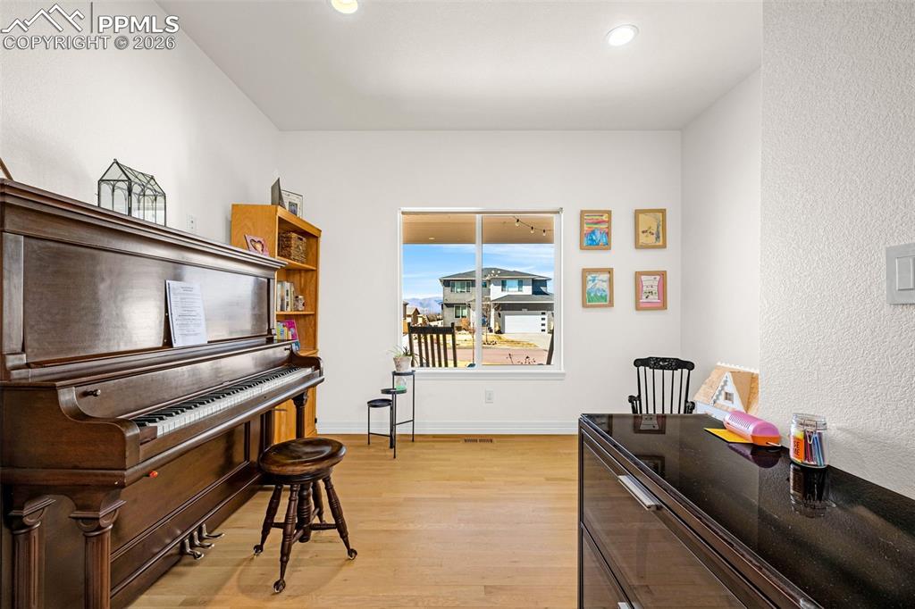 Image 4 of 44: Sitting Room