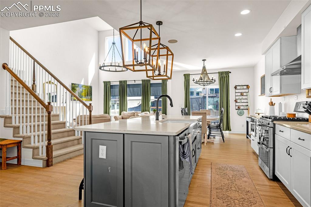 Image 5 of 44: Kitchen