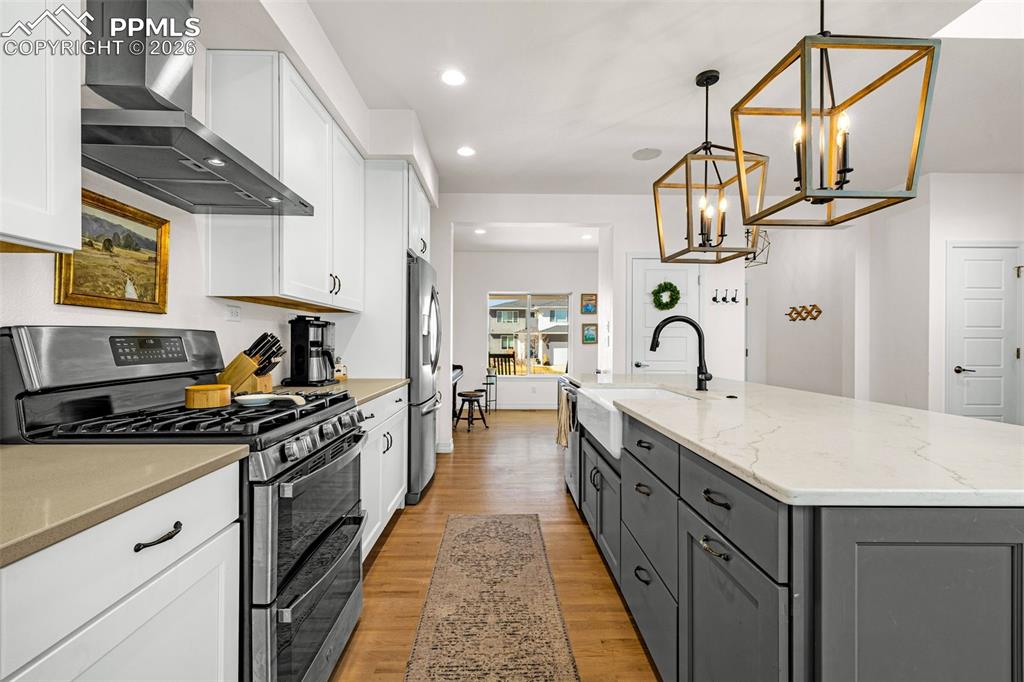 Image 9 of 44: Kitchen