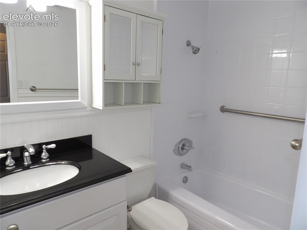 Image 10 of 31: Bathroom