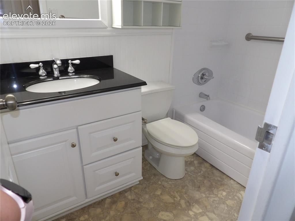 Image 11 of 31: Bathroom