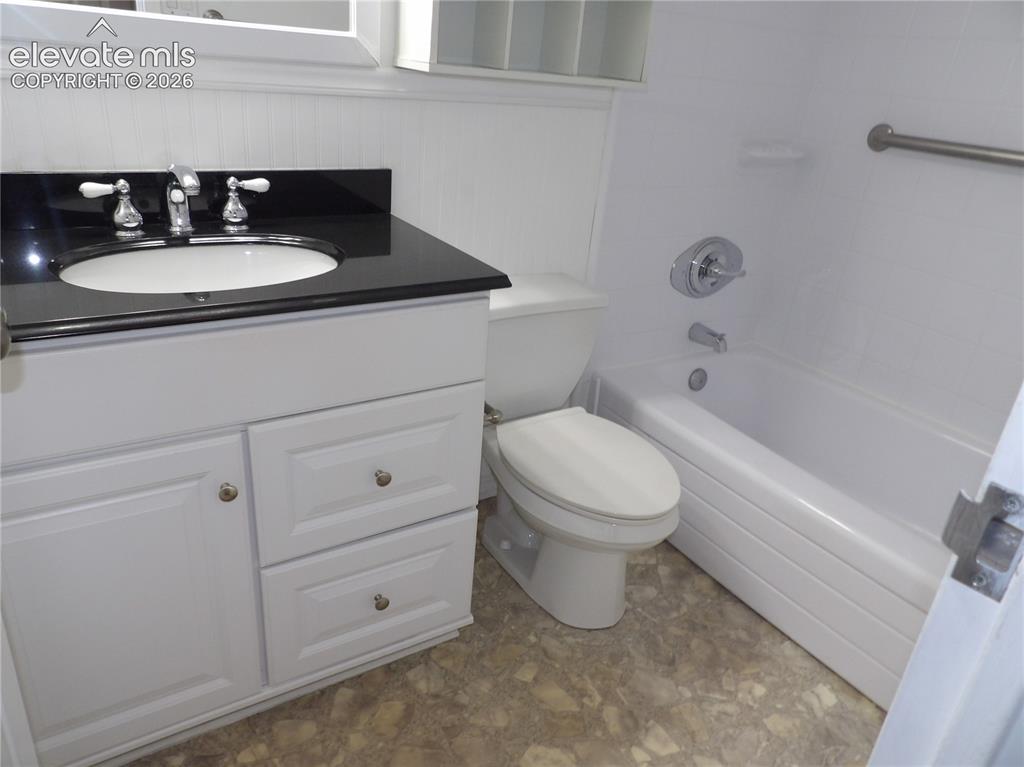 Image 12 of 31: Bathroom