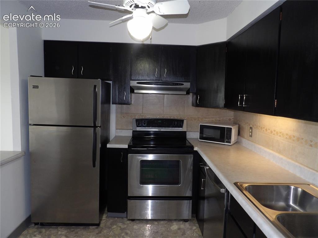 Image 5 of 31: Kitchen