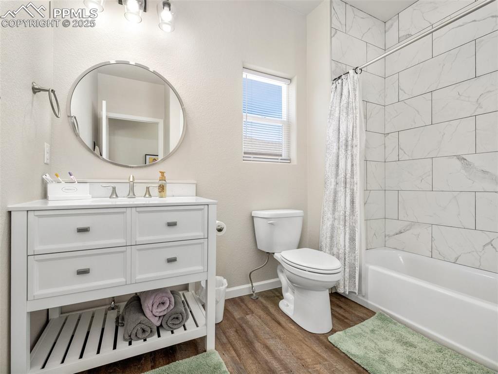 Image 13 of 31: Bathroom