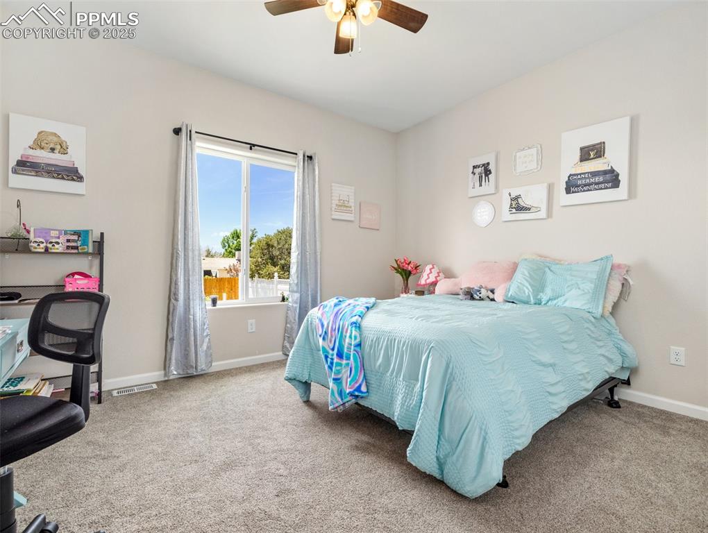 Image 14 of 31: Bedroom