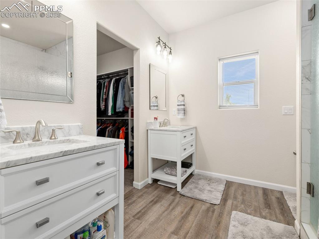 Image 19 of 31: Bathroom