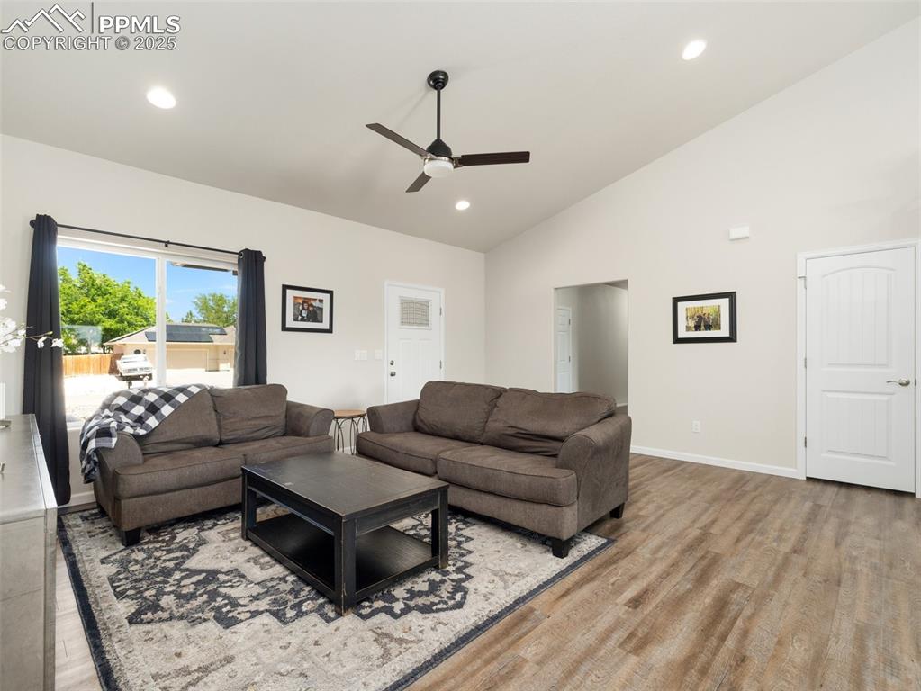 Image 4 of 31: Living Room