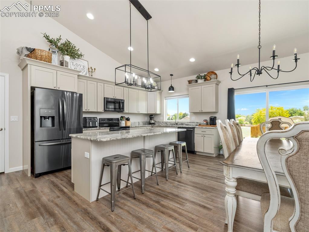 Image 6 of 31: Kitchen