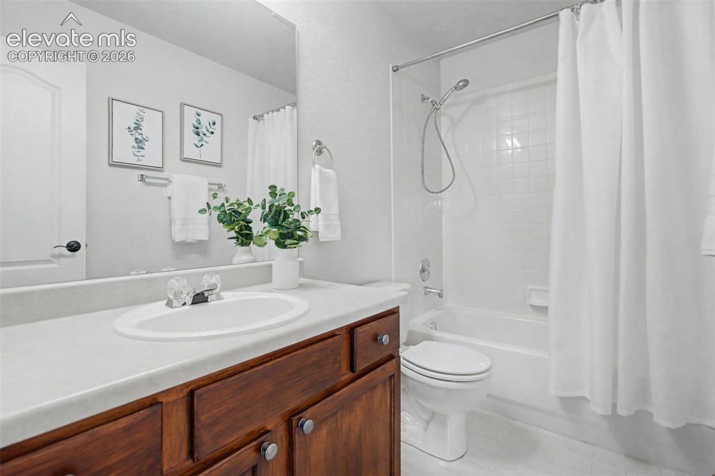 Image 22 of 40: Bathroom