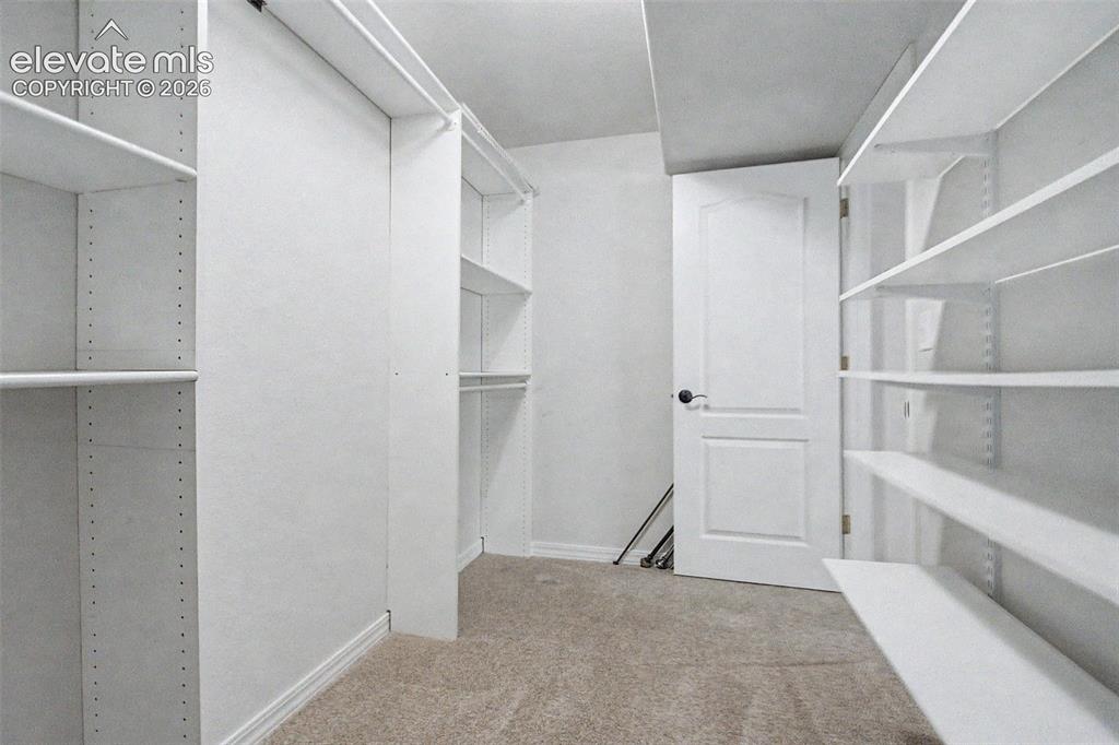 Image 35 of 40: Closet
