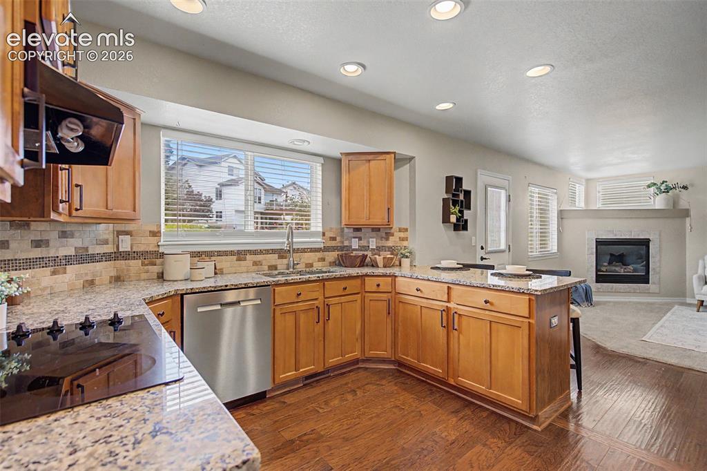 Image 6 of 40: Kitchen
