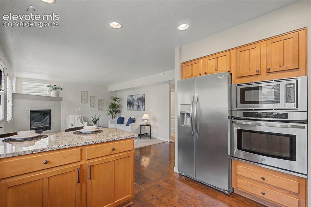 Image 8 of 40: Kitchen