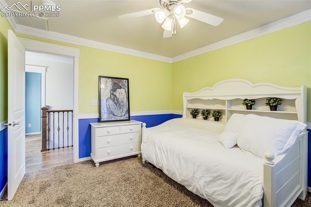 Image 31 of 50: Bedroom