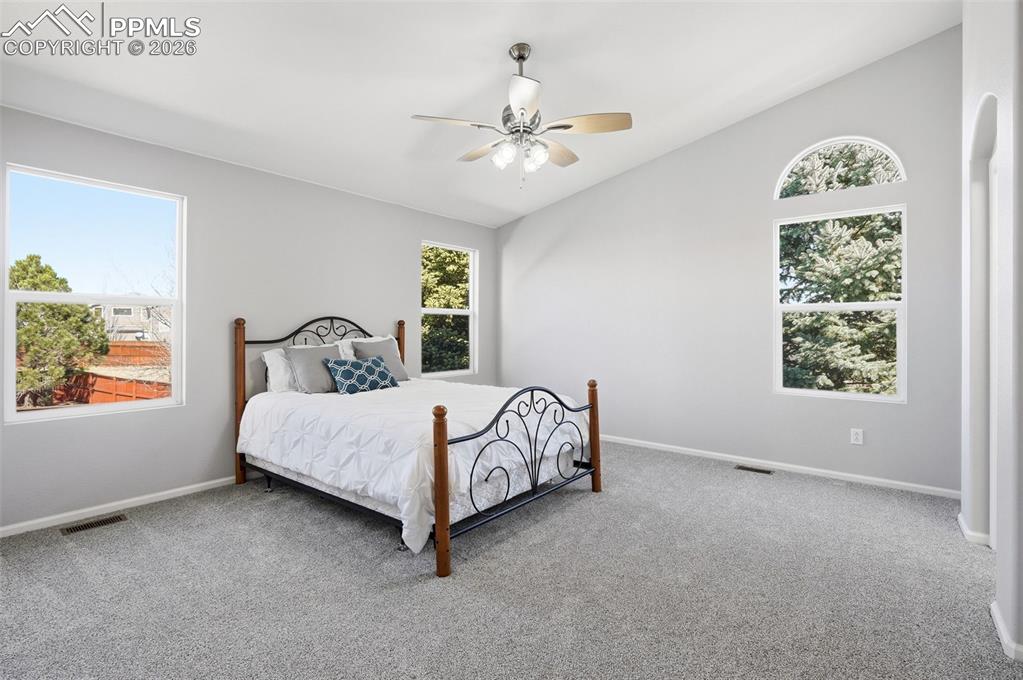 Image 13 of 36: Bay Area in living room