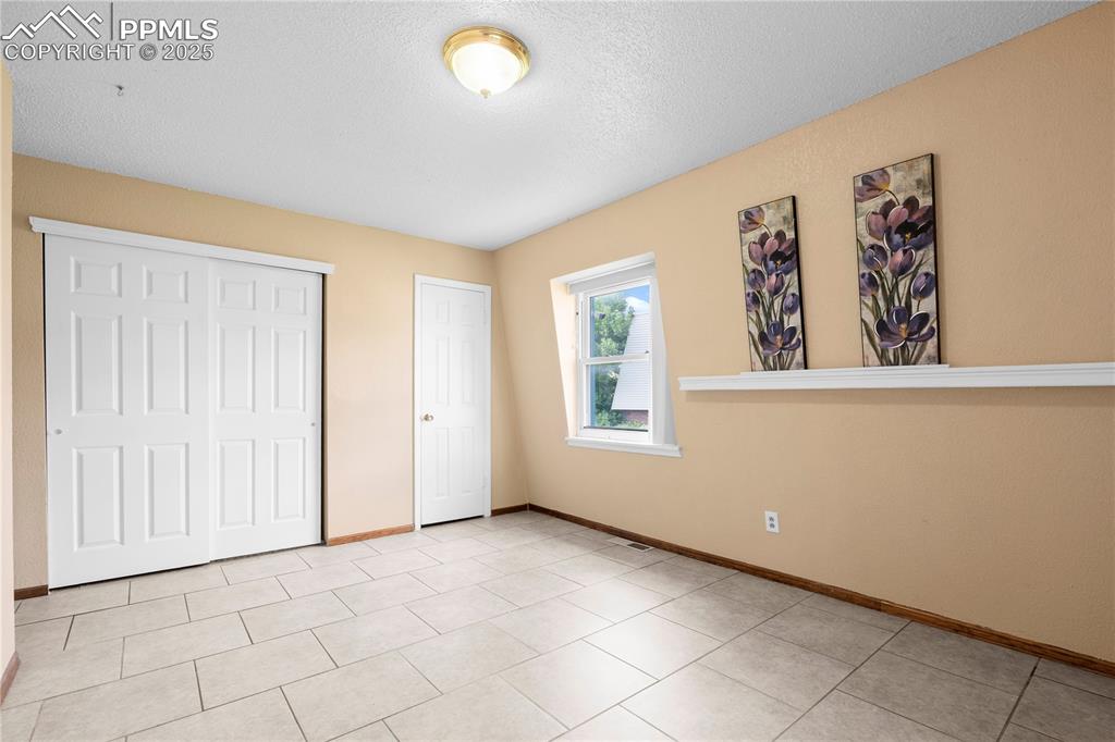 Image 15 of 26: Bedroom