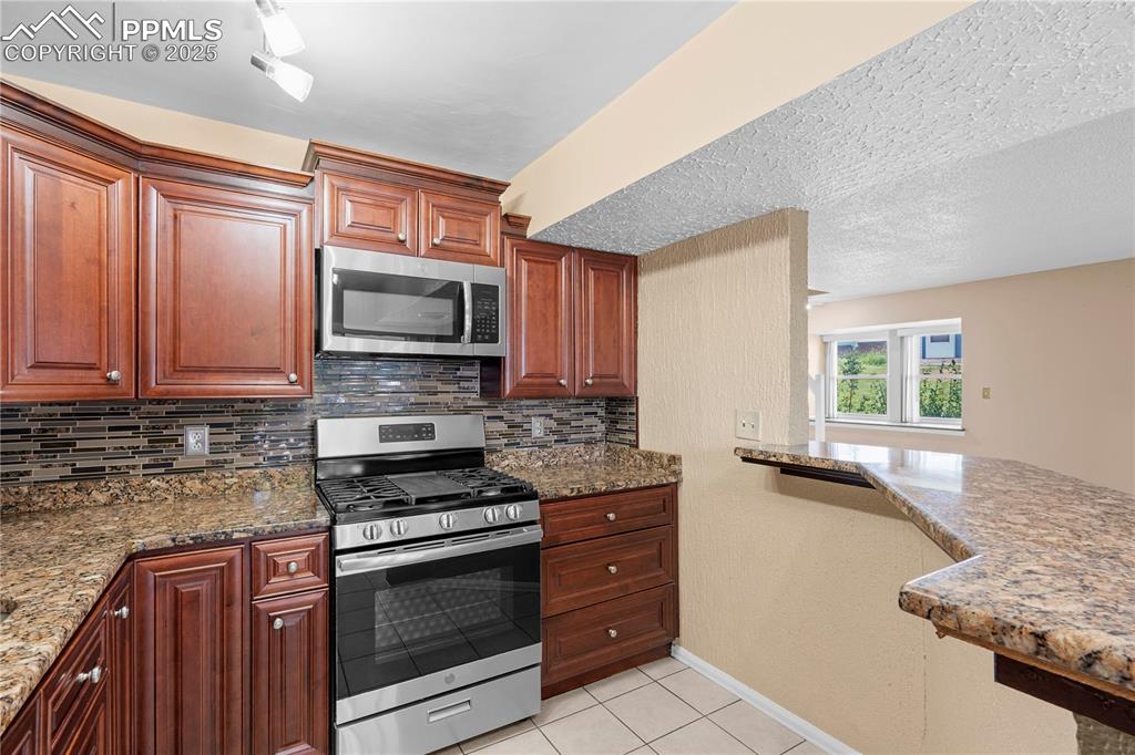 Image 6 of 26: Kitchen