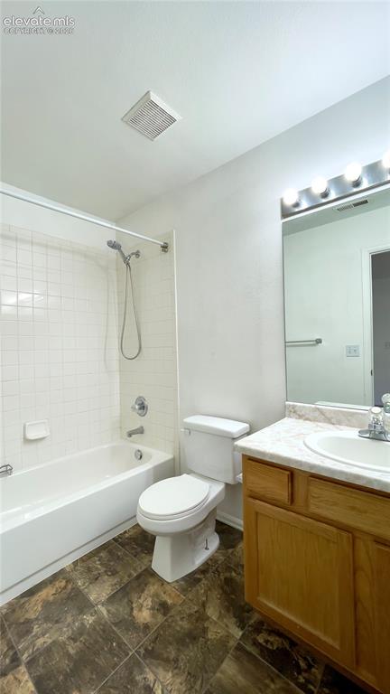 Image 6 of 10: Bathroom