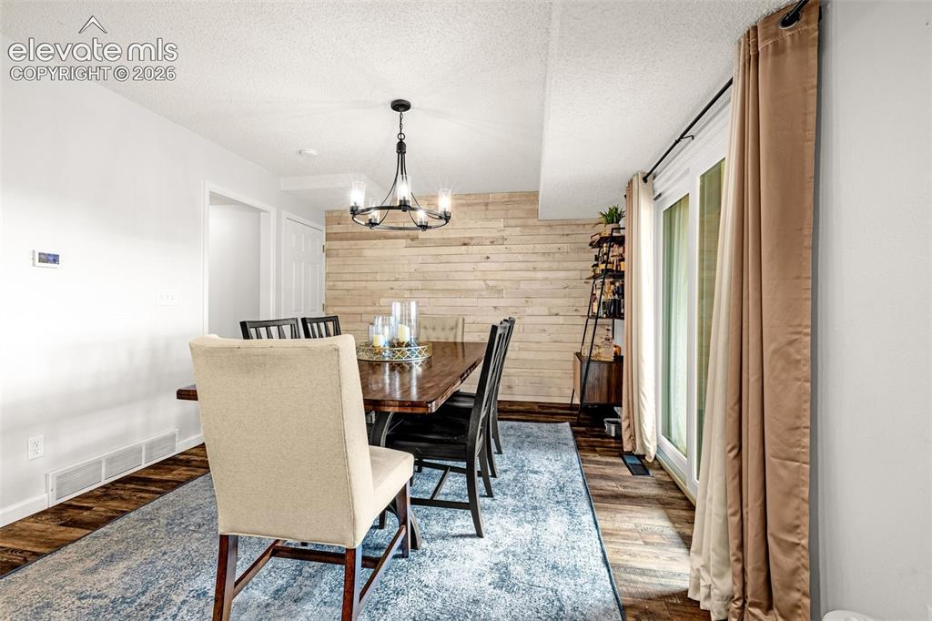 Image 10 of 26: Dining Room
