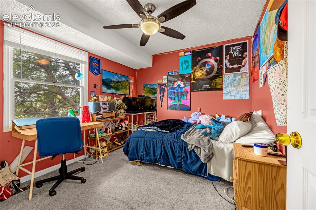 Image 18 of 26: Bedroom