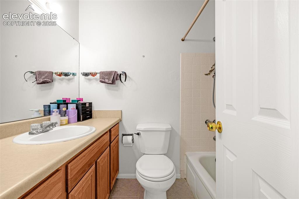 Image 21 of 26: Bathroom