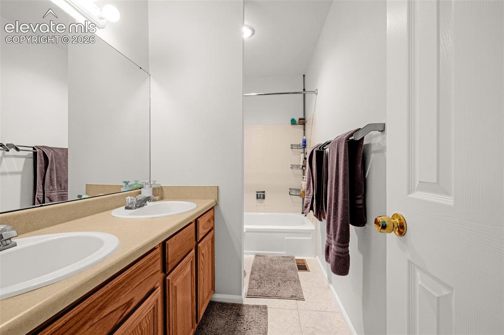 Image 22 of 26: Bathroom