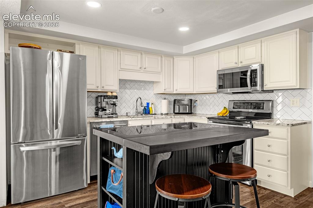 Image 6 of 26: Kitchen