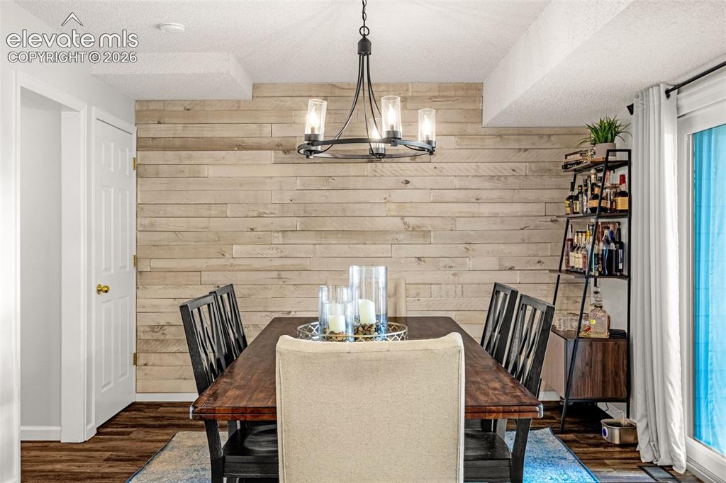 Image 9 of 26: Dining Room