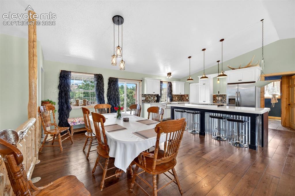 Image 16 of 50: Dining Area