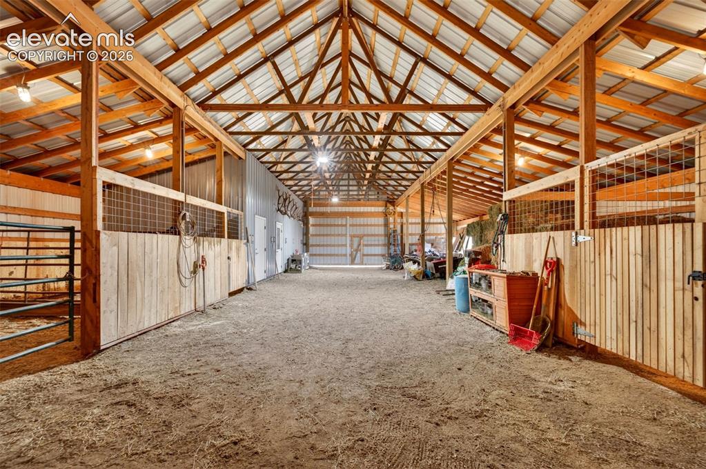 Image 40 of 50: Stable