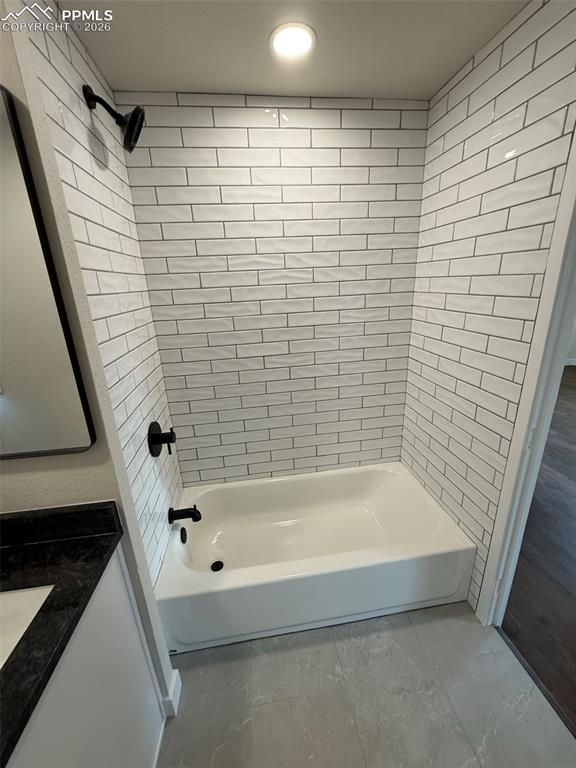 Image 13 of 30: Bathroom