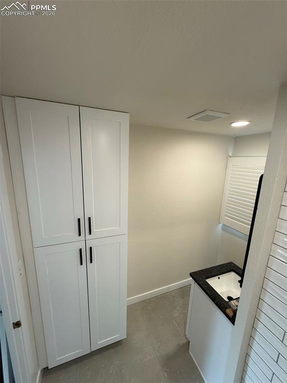 Image 14 of 30: Bathroom