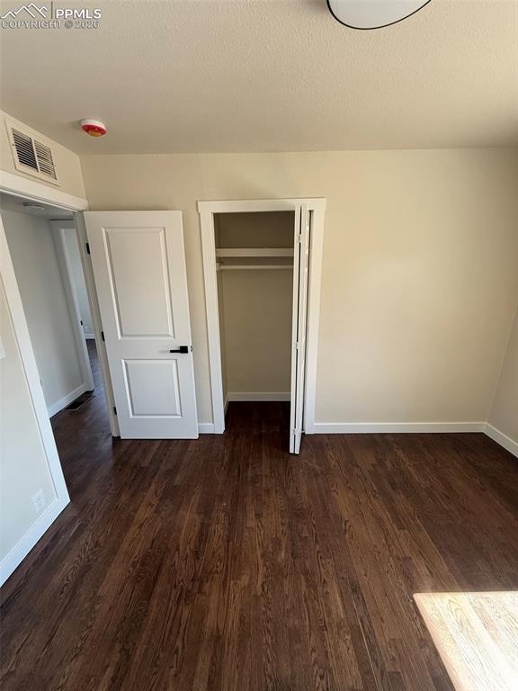 Image 16 of 30: Bedroom