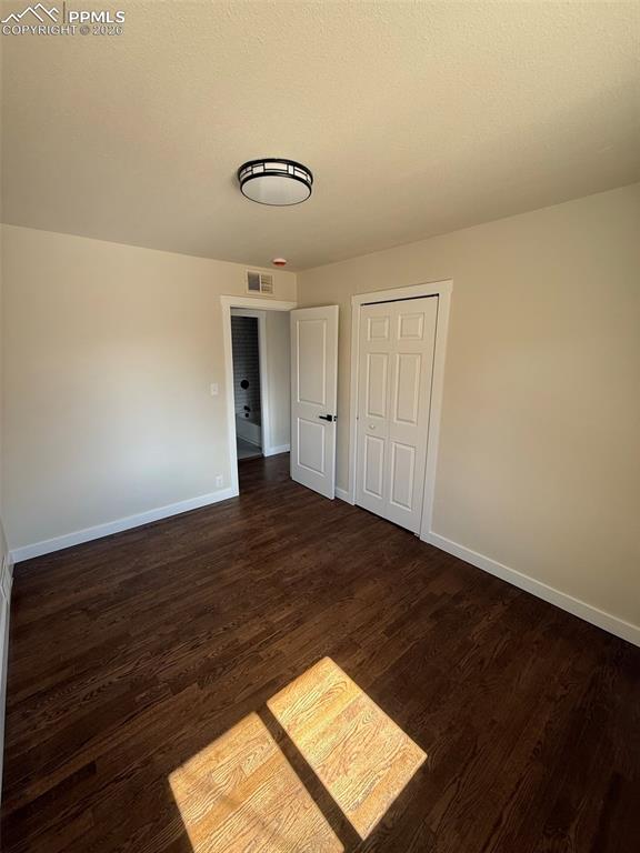 Image 17 of 30: Bedroom