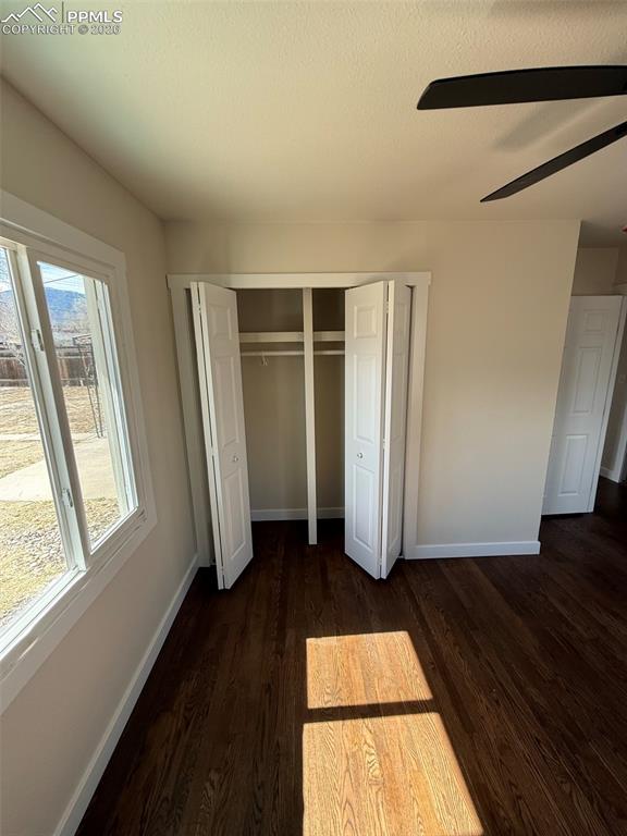 Image 21 of 30: Bedroom