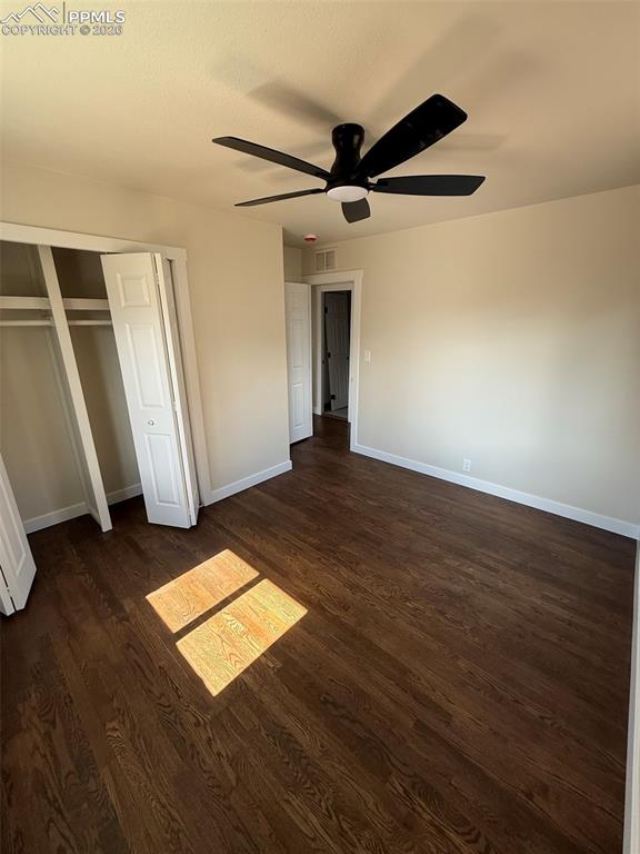 Image 22 of 30: Bedroom