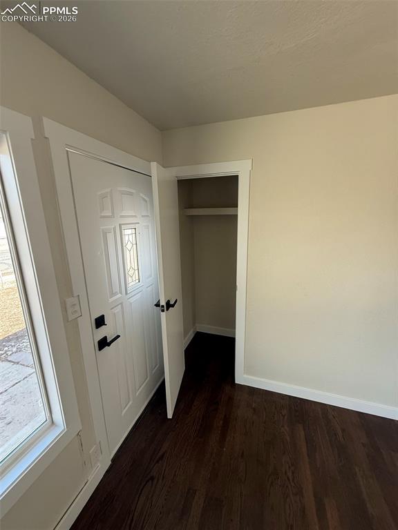 Image 28 of 30: Closet