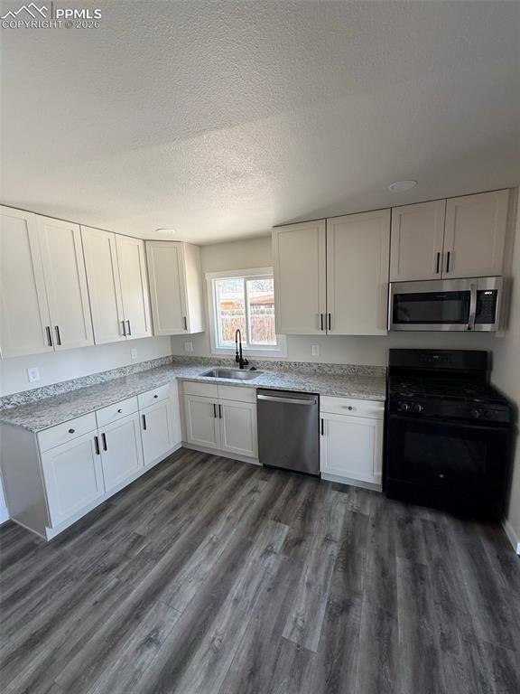 Image 5 of 30: Kitchen