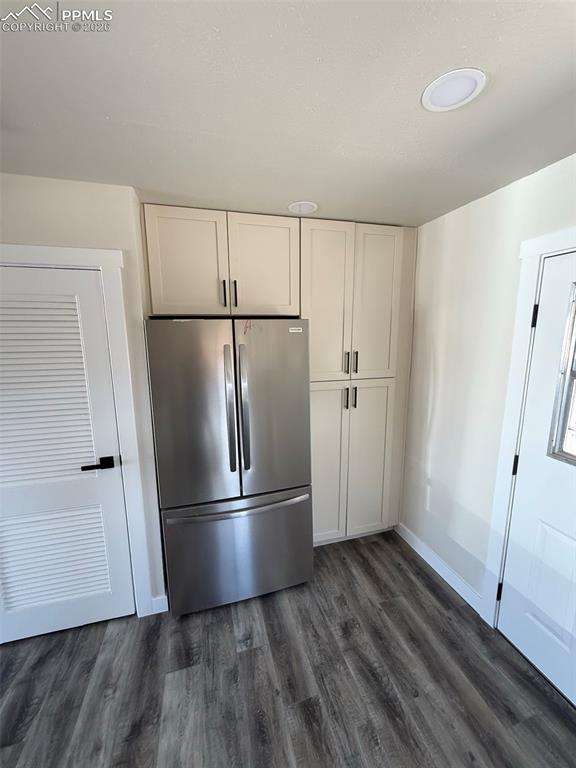 Image 6 of 30: Kitchen