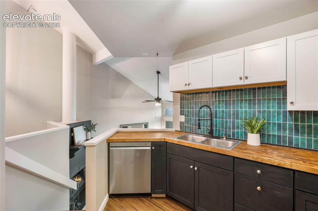 Image 11 of 42: Kitchen