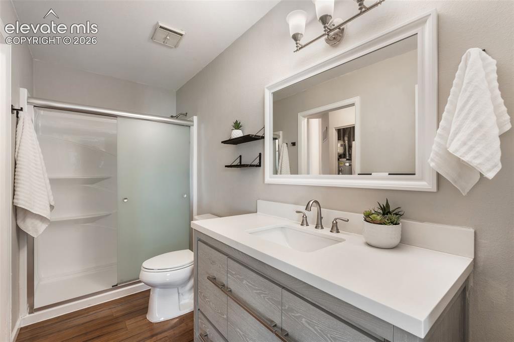 Image 29 of 42: Bathroom