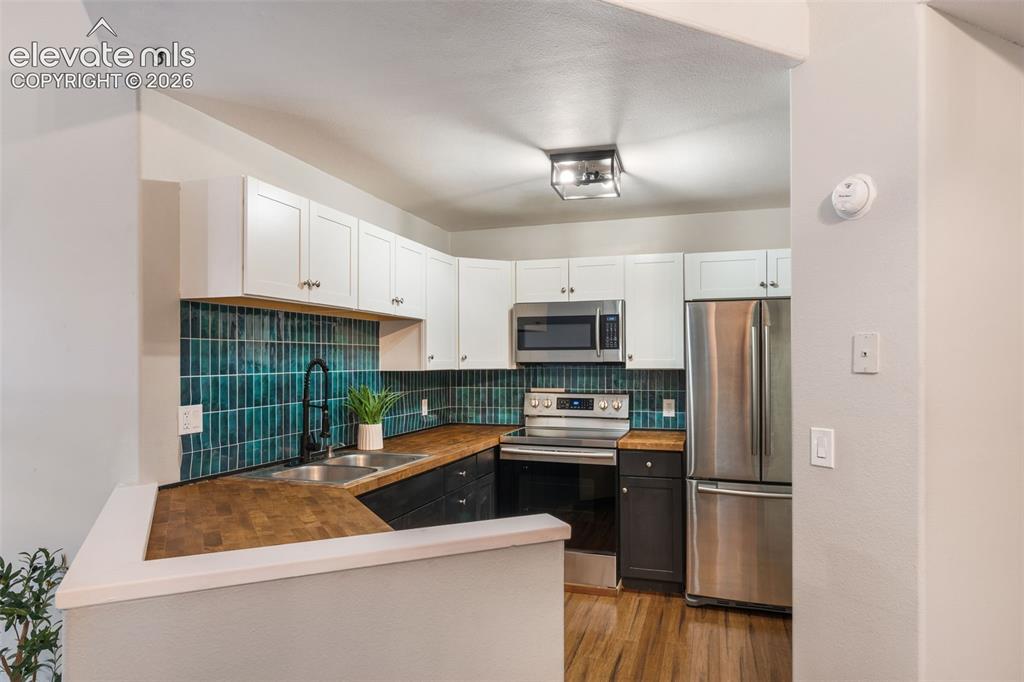 Image 9 of 42: Kitchen