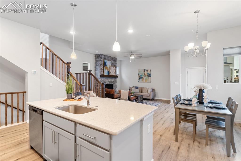 Image 18 of 35: Kitchen