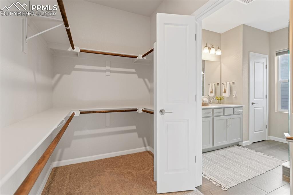 Image 25 of 35: Walk-In Closets