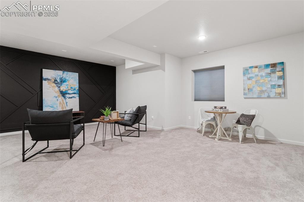 Image 29 of 35: Family Room