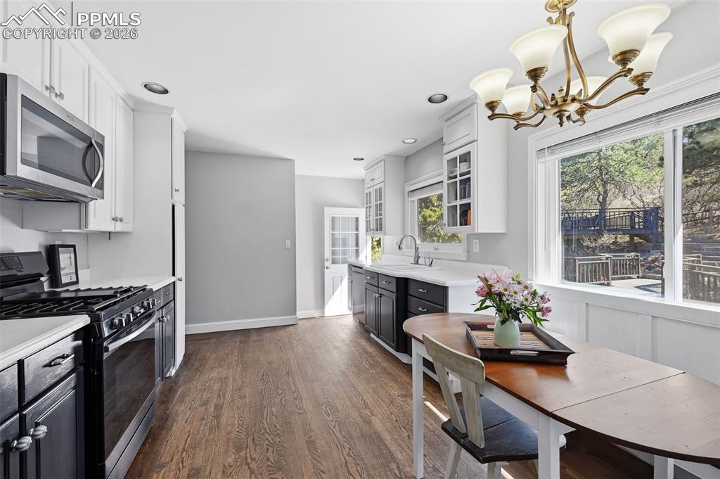 Image 10 of 26: Living Room