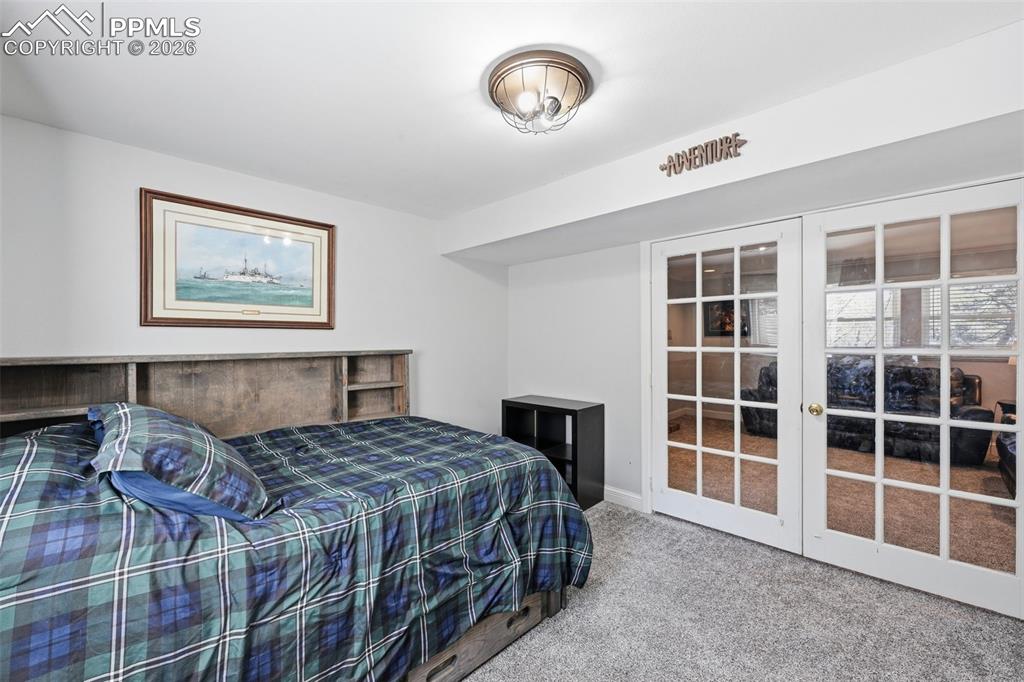 Image 14 of 26: Kitchen