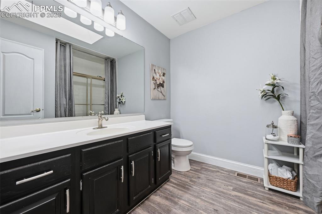 Image 15 of 26: Living Room