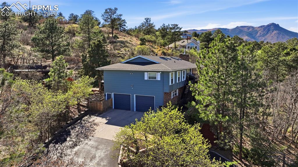 Image 23 of 26: Bedroom